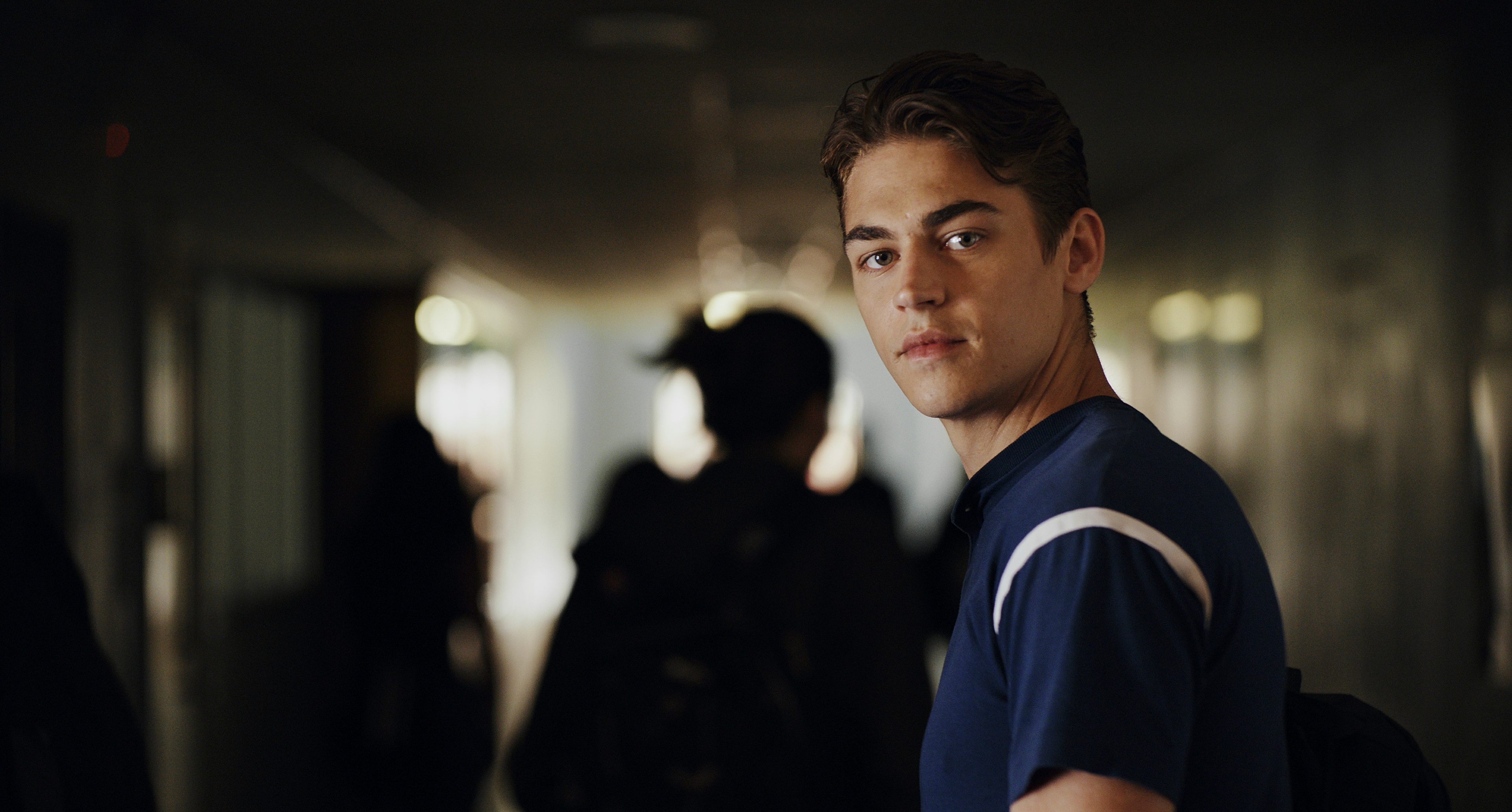 Титан файнс-тиффин. First love 2022 хиро файнс. Хиро файнс-тиффин в детстве. Первая любовь 2022. Хиро файнс-тиффин 2022.