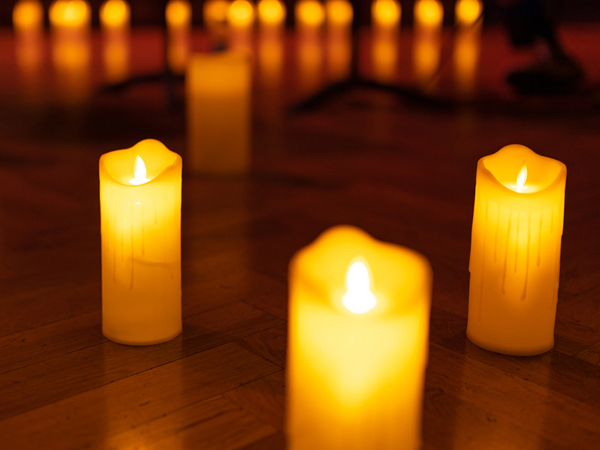 Скрипка Паганини при свечах