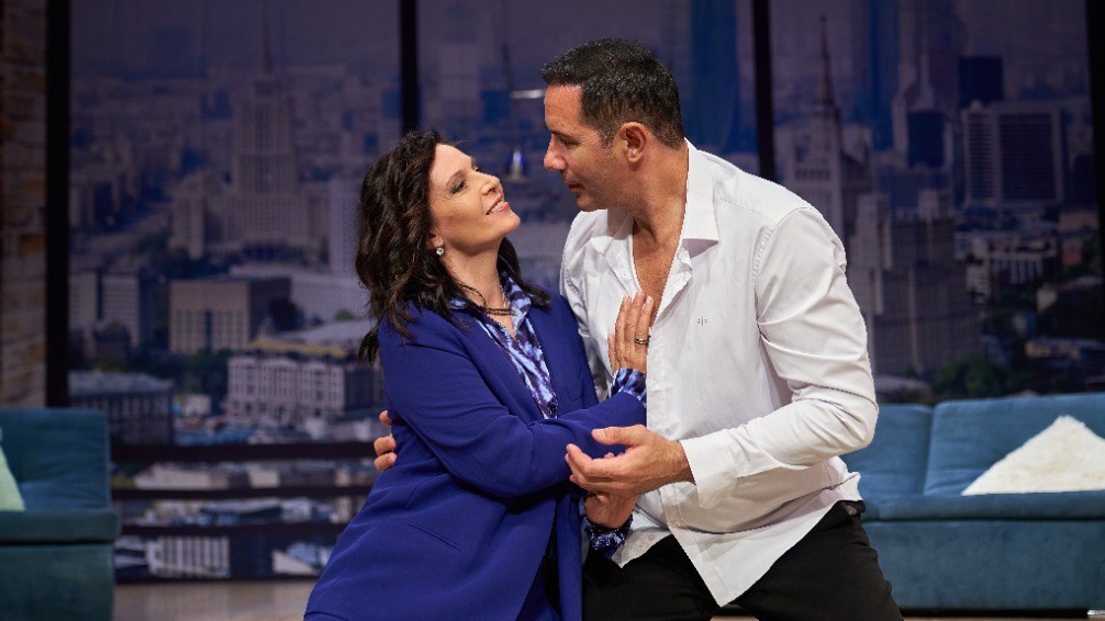 Обними меня