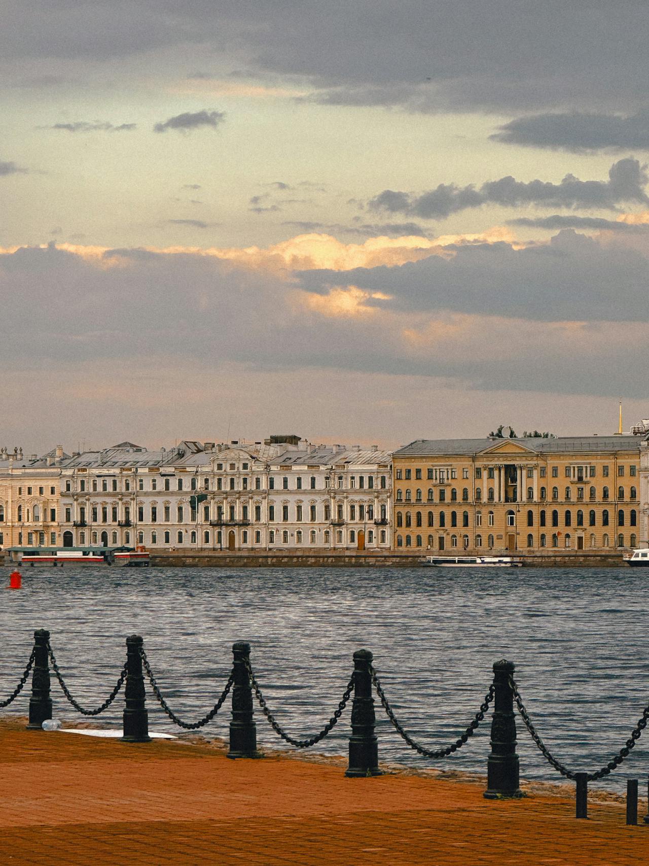 Ночное волшебство Петербурга: теплоход, мосты