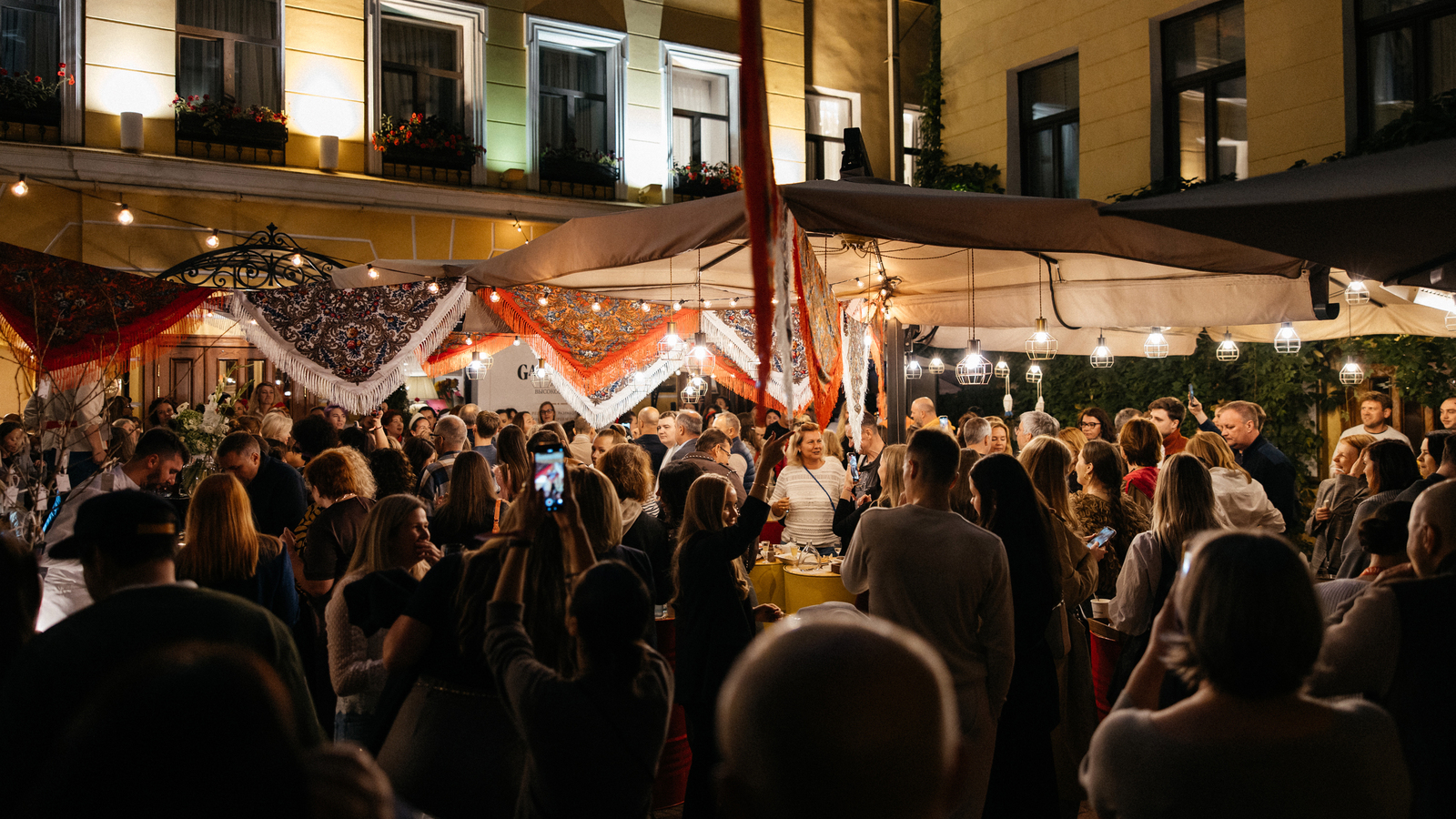 Пикник Гельвеции под ёлкой